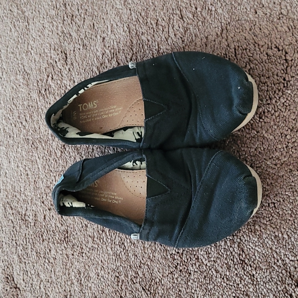 Toms black flats